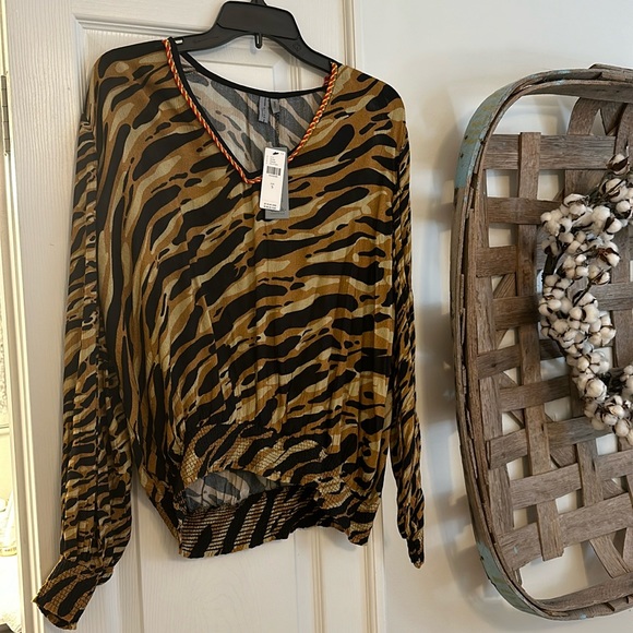 NWT bl^nk Animal Print Blouse - Picture 4 of 13